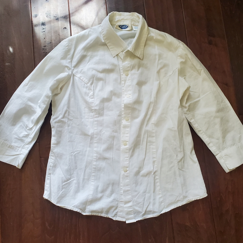 Austin Clothing Co. White Blouse Classic Top